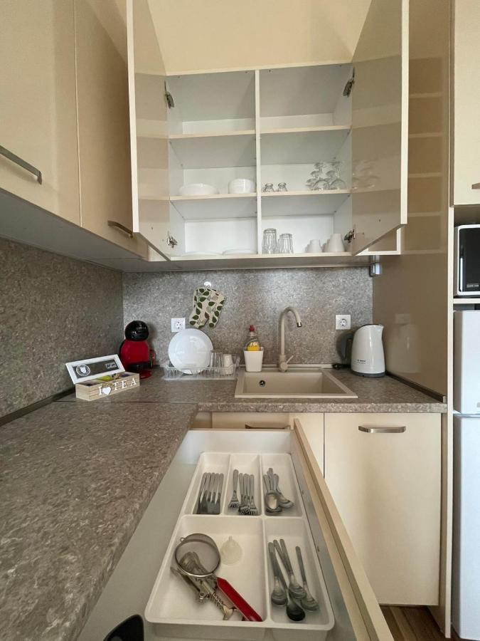 712 Apartment *
